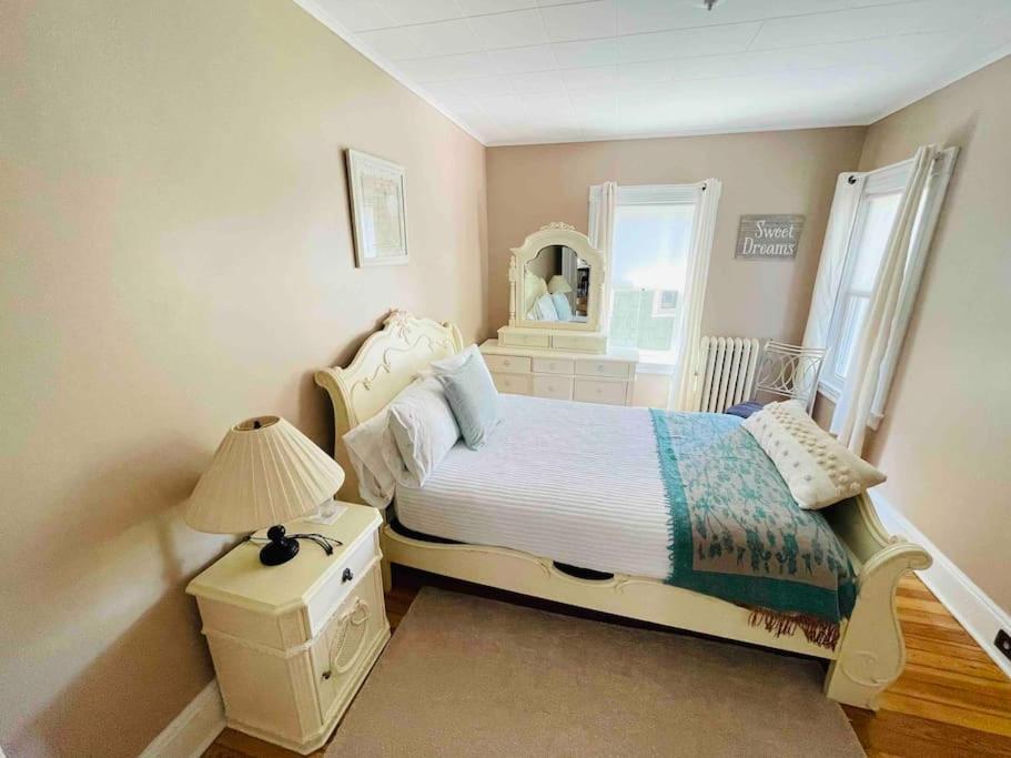 Delightful 2Br Apartment With Balcony - 15 Min From Mohegan Sun- Foxwoods Casinos & Mystic New London Bagian luar foto