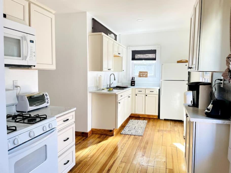 Delightful 2Br Apartment With Balcony - 15 Min From Mohegan Sun- Foxwoods Casinos & Mystic New London Bagian luar foto