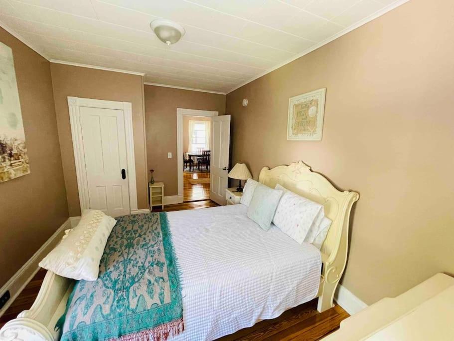 Delightful 2Br Apartment With Balcony - 15 Min From Mohegan Sun- Foxwoods Casinos & Mystic New London Bagian luar foto